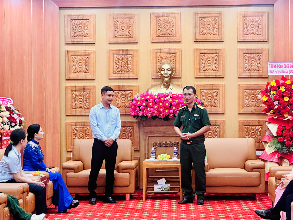 Nhân kỷ niệm 81 năm Ngày Thành lập Quân Đội Nhân Dân Việt  Nam . Trường THCS Tam Hoà  đến thăm và ch