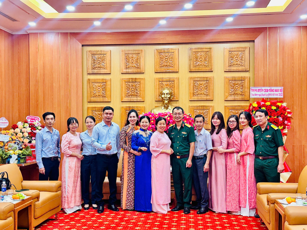 Nhân kỷ niệm 81 năm Ngày Thành lập Quân Đội Nhân Dân Việt  Nam . Trường THCS Tam Hoà  đến thăm và ch