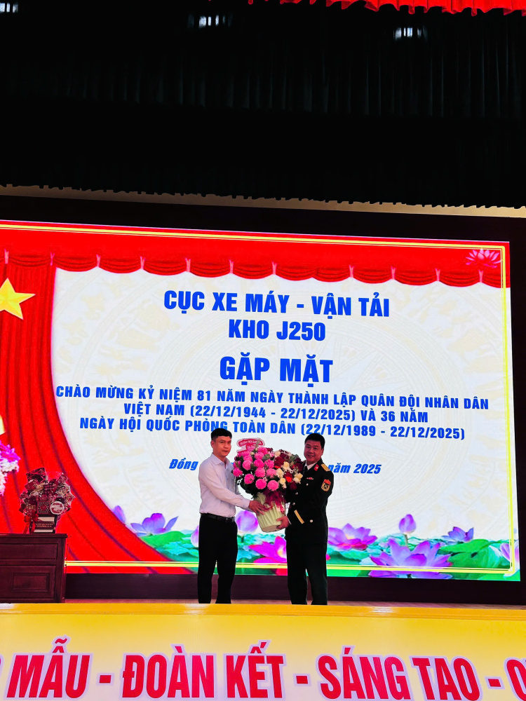 Nhân kỷ niệm 81 năm Ngày Thành lập Quân Đội Nhân Dân Việt  Nam . Trường THCS Tam Hoà  đến thăm và ch