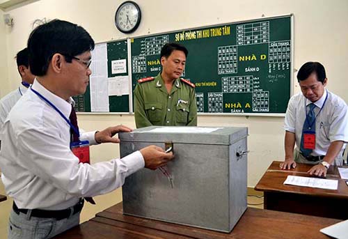 14 ngày không thấy mặt trời của cán bộ in sao đề thi THPT